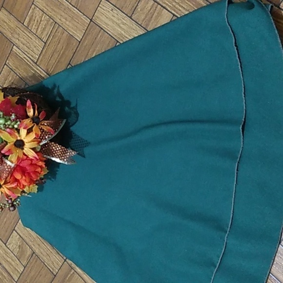 Round Tablecloth & 5 LG napkins - Picture 2 of 6